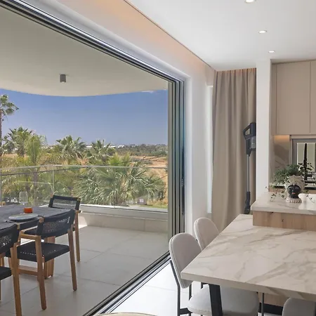 Апартаменты Mackenzy Dream 202 *